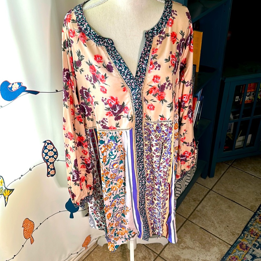 Perfect for any season! Beautiful lightweight dress.